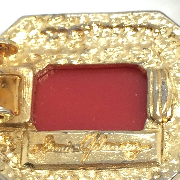 3/$30 VINTAGE GINNIE JOHANSEN RED PLASTIC CLIP ON EARRINGS GOLD TONE RECTANGLE - Picture 17 of 17